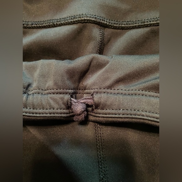 Athleta Laser Mesh Sonar Capri Tights Size Medium Black Yoga Running Leggings - Picture 2 of 7